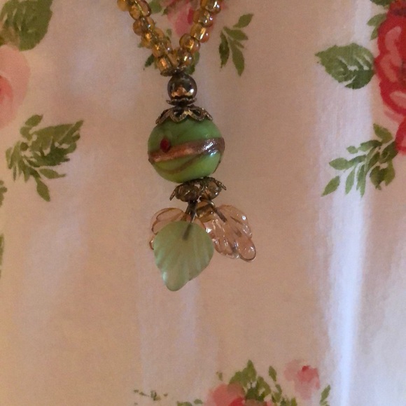 Green & Gold beaded necklace - Picture 2 of 6